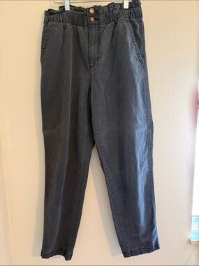 25. Universal Threads Gray Elastic Waist Pants